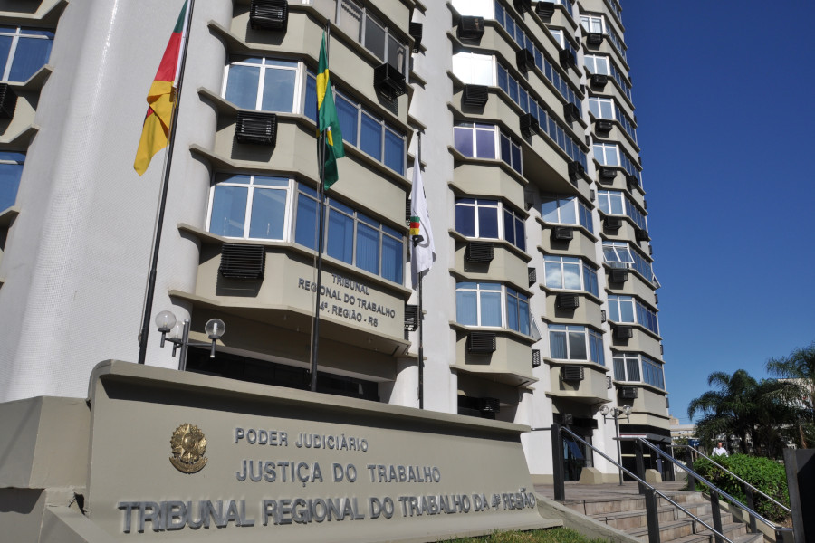 Foto oficial da fachada da sede do Tribunal Regional do Trabalho da 4ª Região, em Porto Alegre.